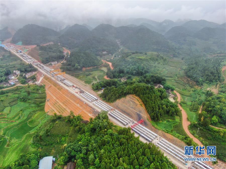 （經(jīng)濟(jì)）（1）遵余高速預(yù)計年底建成通車