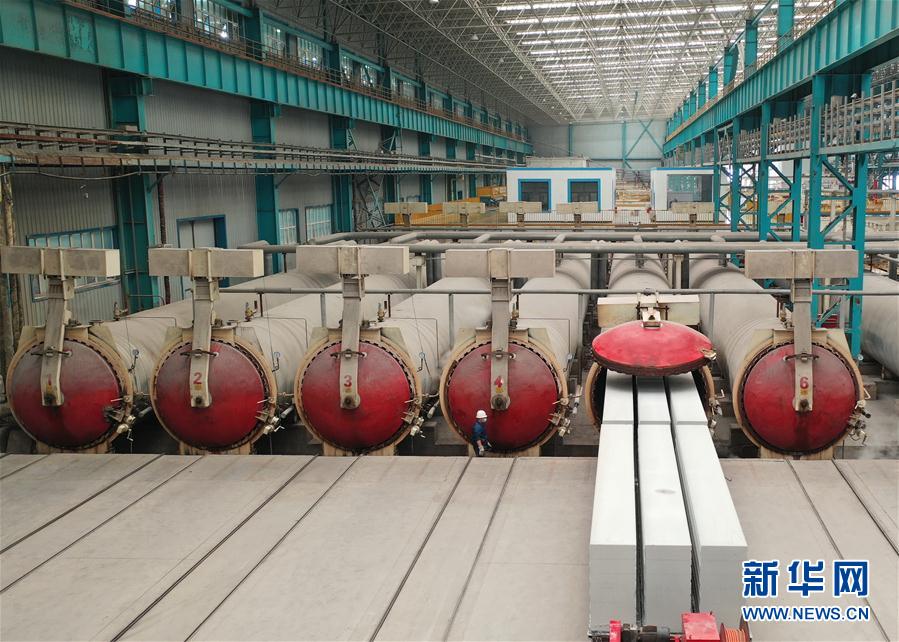 （經(jīng)濟(jì)）（1）河北遷安：廢礦砂變身新型建材