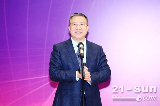 中國(guó)對(duì)外承包工程商會(huì)會(huì)長(zhǎng)房秋晨